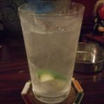 一杯目はいつものジンリッキー